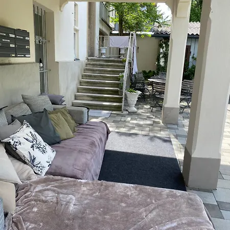 Charmantes Studio-apartment Im Shabby Chic Stil Mit Balkon Und Gartenblick - Ihr Perfektes Zuhause In * Graz