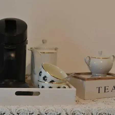 Charmantes Studio-apartment Im Shabby Chic Stil Mit Balkon Und Gartenblick - Ihr Perfektes Zuhause In Apartamento