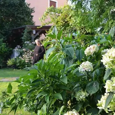 Apartamento Charmantes Studio-apartment Im Shabby Chic Stil Mit Balkon Und Gartenblick - Ihr Perfektes Zuhause In *