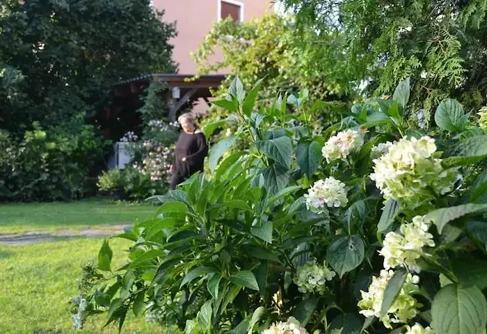 Lägenhet Charmantes Studio-apartment Im Shabby Chic Stil Mit Balkon Und Gartenblick - Ihr Perfektes Zuhause In *